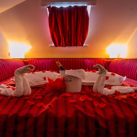 Emire Boutique Hotell Zărneşti Rum bild