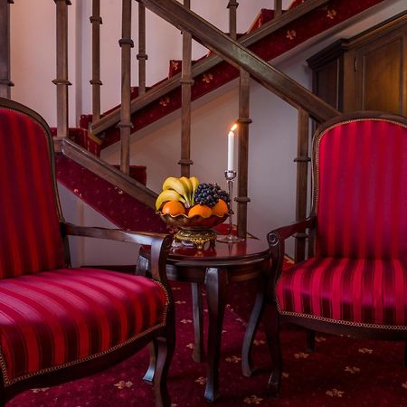 Emire Boutique Hotell Zărneşti Rum bild
