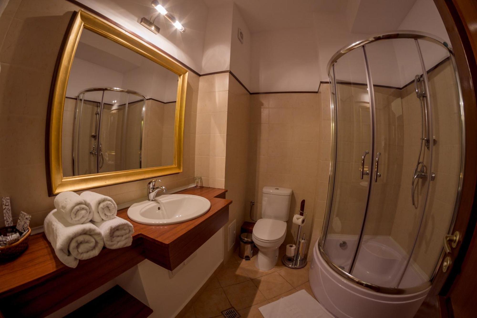 Emire Boutique Hotell Zărneşti Rum bild