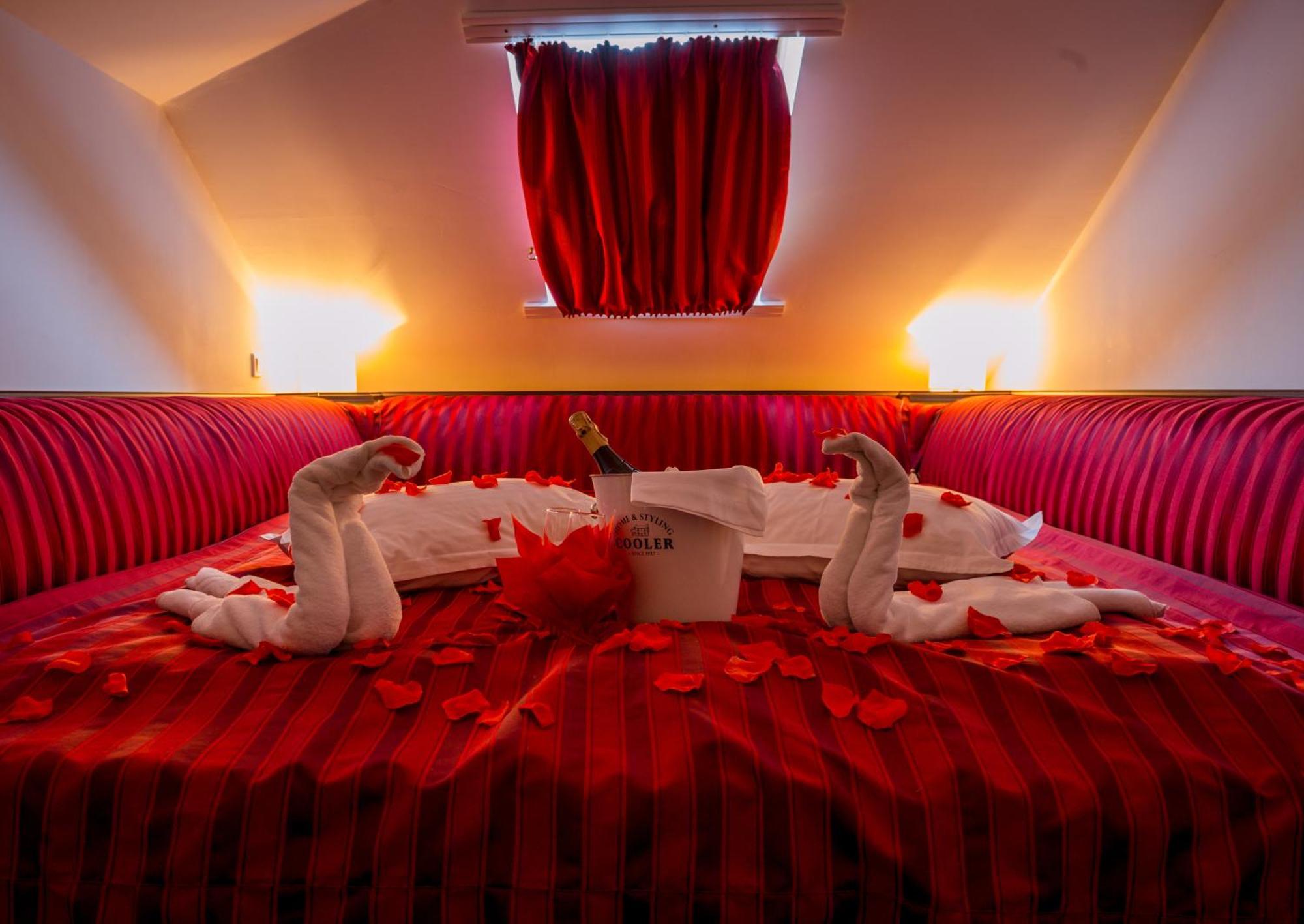 Emire Boutique Hotell Zărneşti Rum bild
