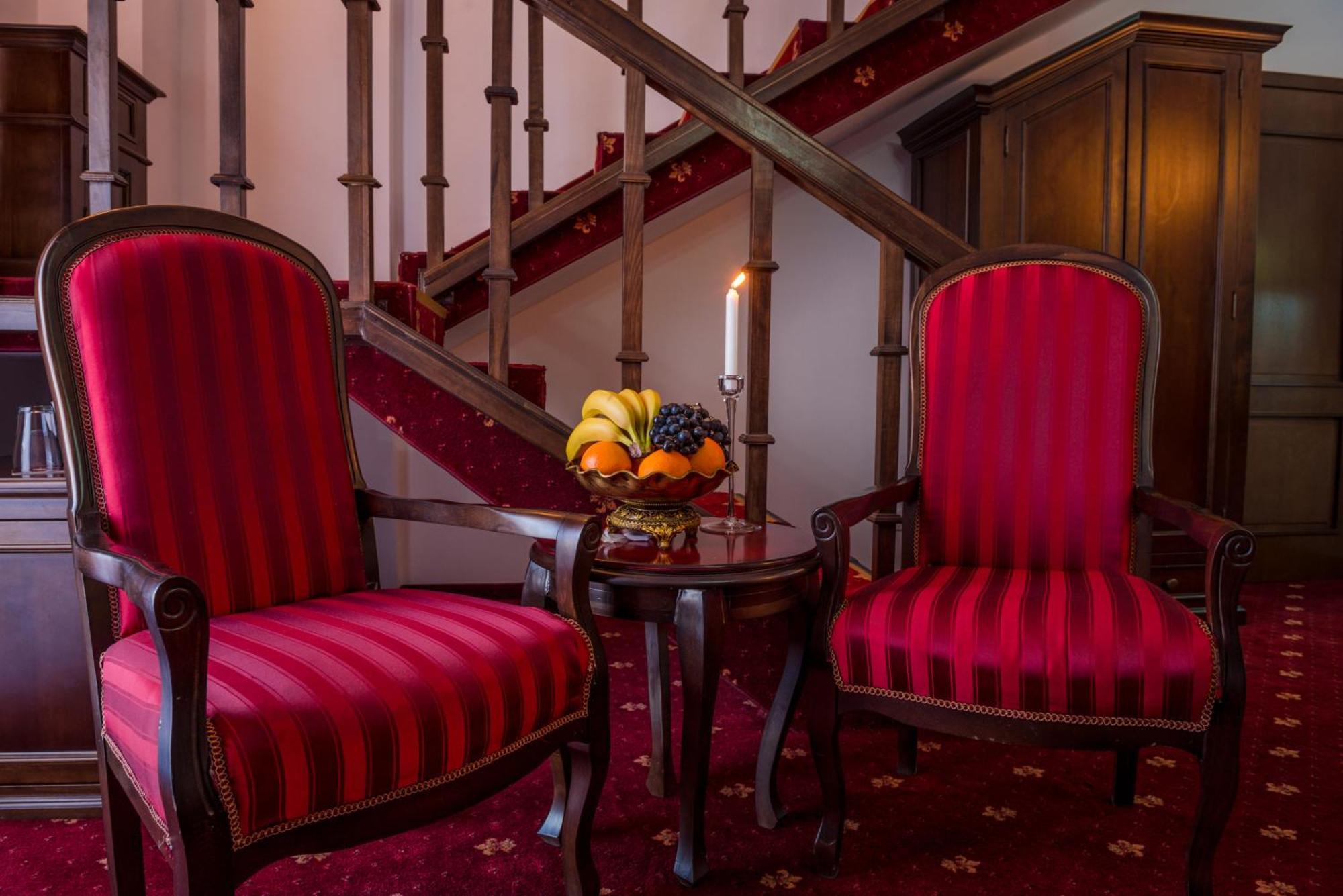 Emire Boutique Hotell Zărneşti Rum bild