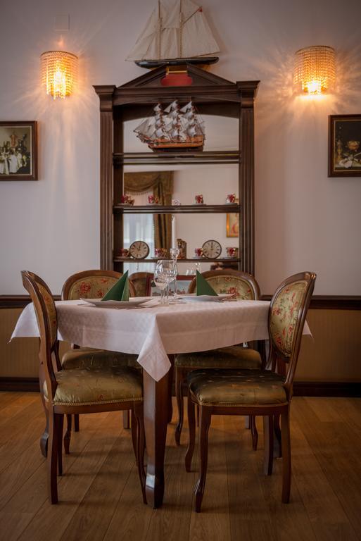 Emire Boutique Hotell Zărneşti Exteriör bild
