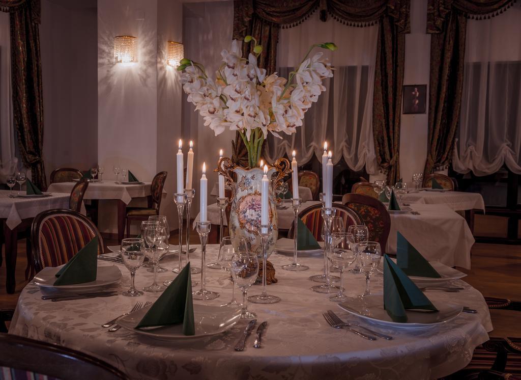 Emire Boutique Hotell Zărneşti Exteriör bild