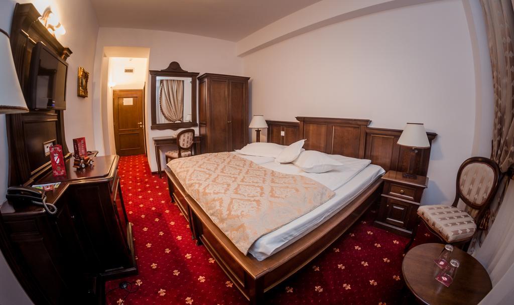 Emire Boutique Hotell Zărneşti Rum bild