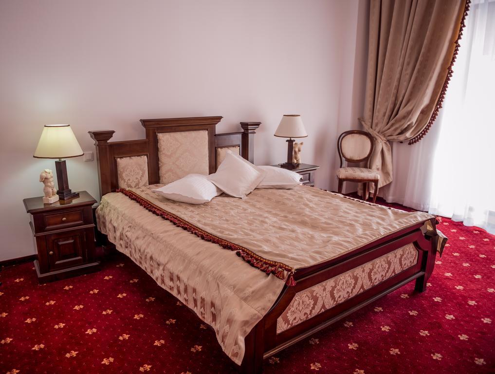 Emire Boutique Hotell Zărneşti Rum bild