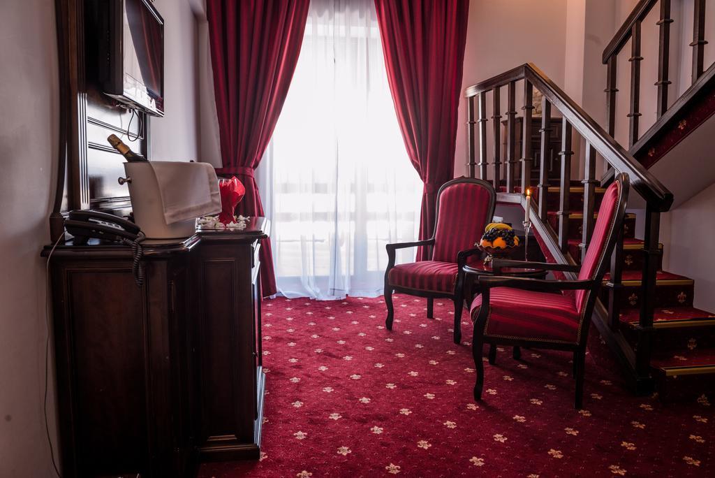Emire Boutique Hotell Zărneşti Rum bild
