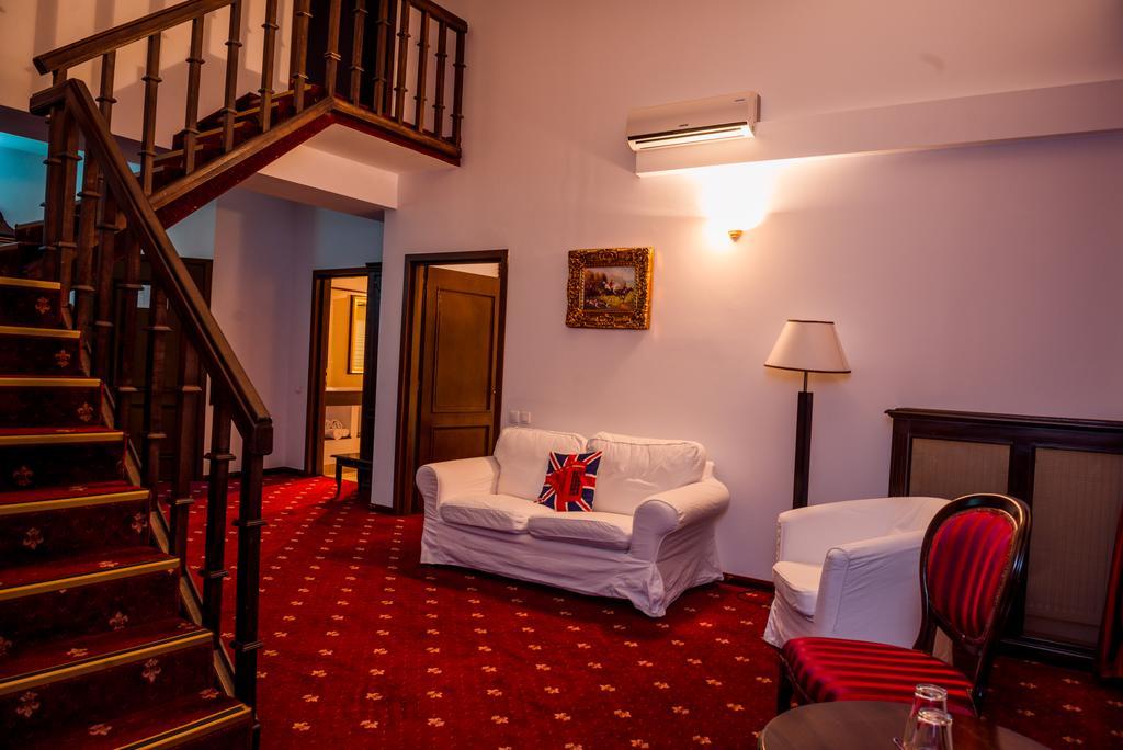 Emire Boutique Hotell Zărneşti Rum bild