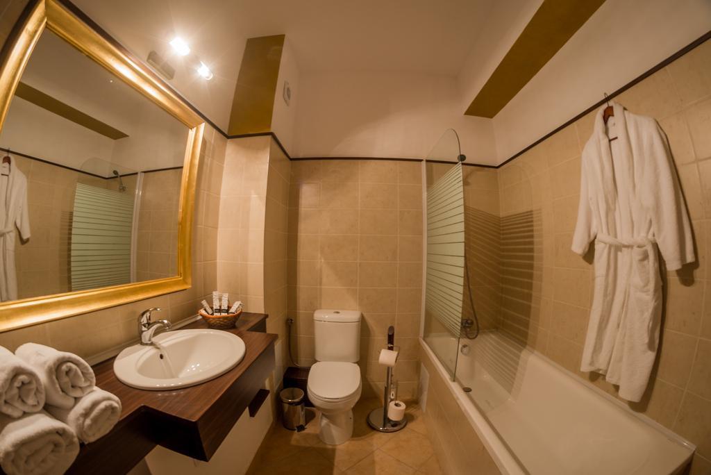 Emire Boutique Hotell Zărneşti Rum bild