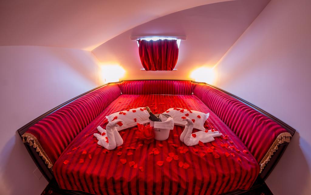 Emire Boutique Hotell Zărneşti Exteriör bild
